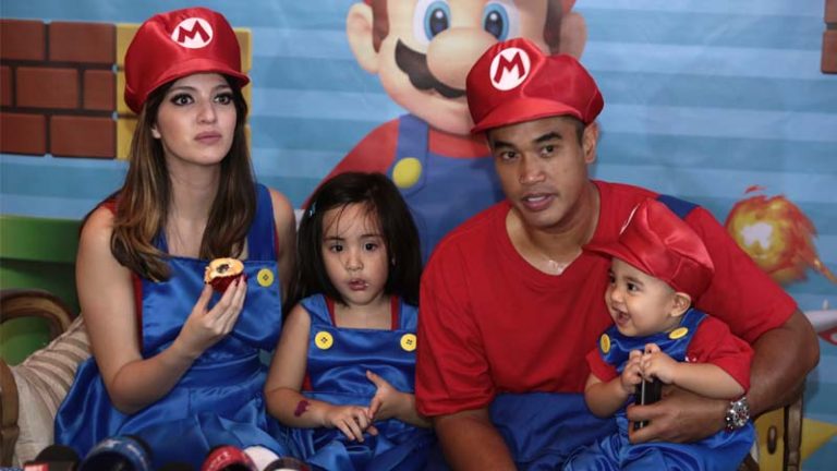 Nia Ramadhani dan Ardie Rela Jadi Mario Demi Sang Anak