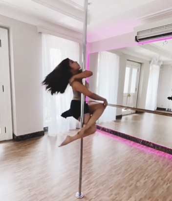 nikita-willy-pole-dance-1