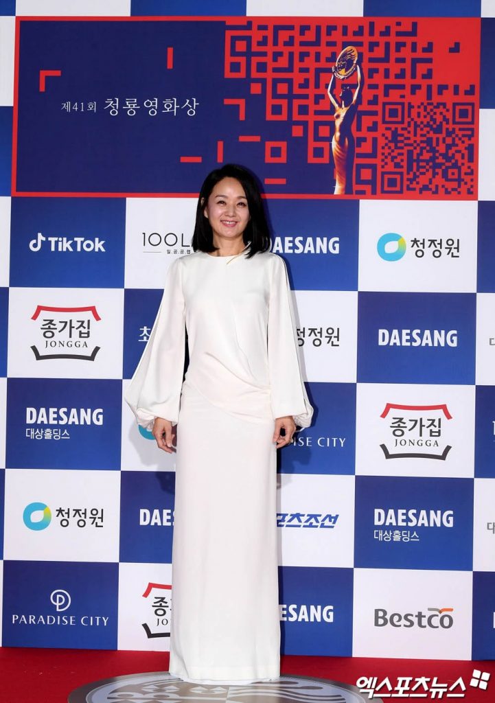 bae-jong-ok-41st-blue-dragon-film-awards