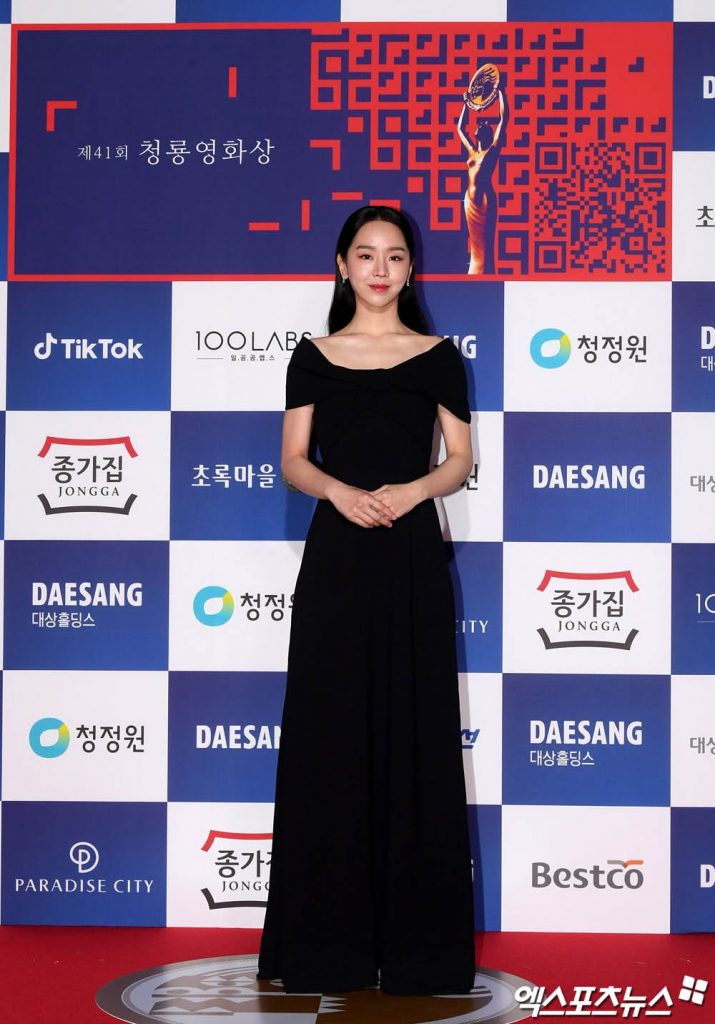 shin-hye-sun-dress-in-41st-blue-dragon-awards-film-2021