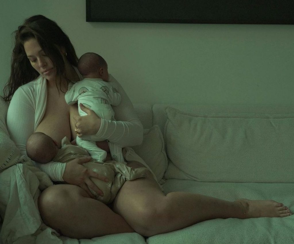 Ashley Graham dan bayi kembarnya