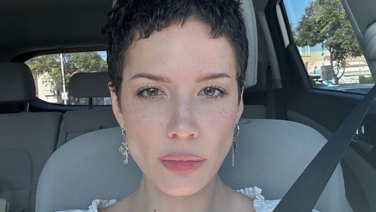 TERSERANG LUPUS: Halsey menderita sakit parah hingga akui bersyukur masih bisa hidup. Foto: Dok. Instagram @iamhalsey