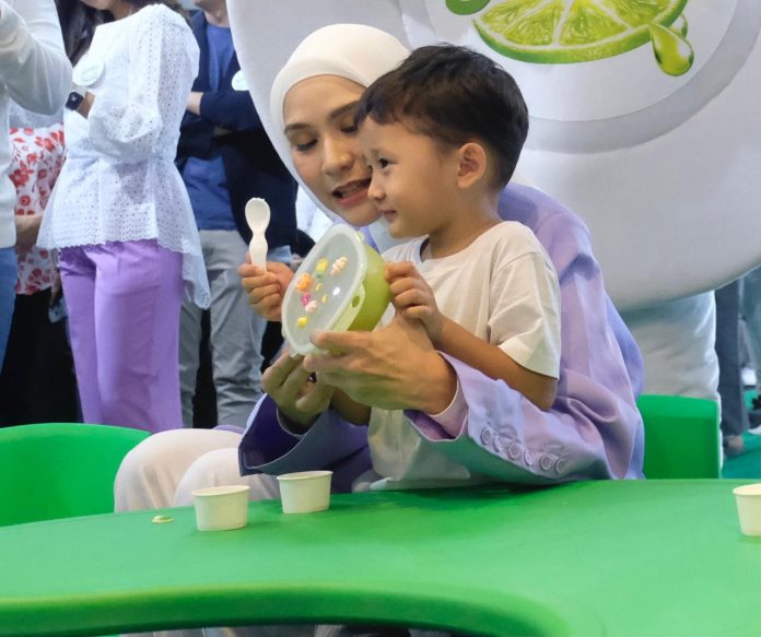 Zaskia Adya Mecca sangat memperhatikan kesehatan keluarganya, terutama anak. (Foto: Naomi/Nyata)