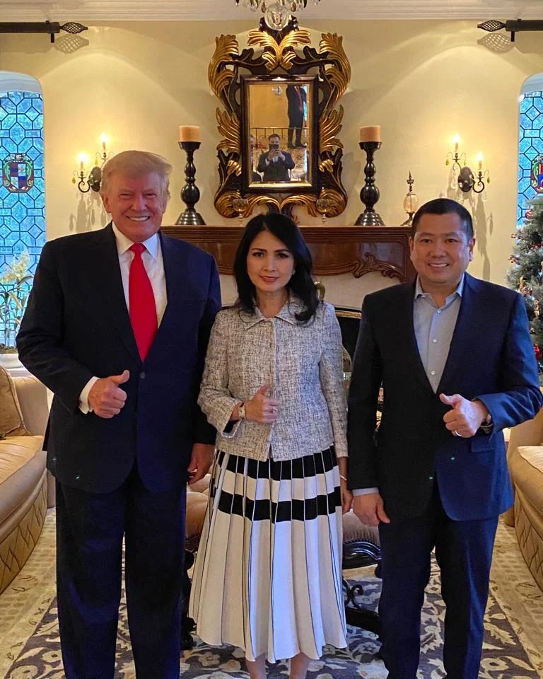 Bersama istri saat bertemu Donald Trump pada Mei 2022 (Foto: Instagram/hary.tanoesoedibjo)