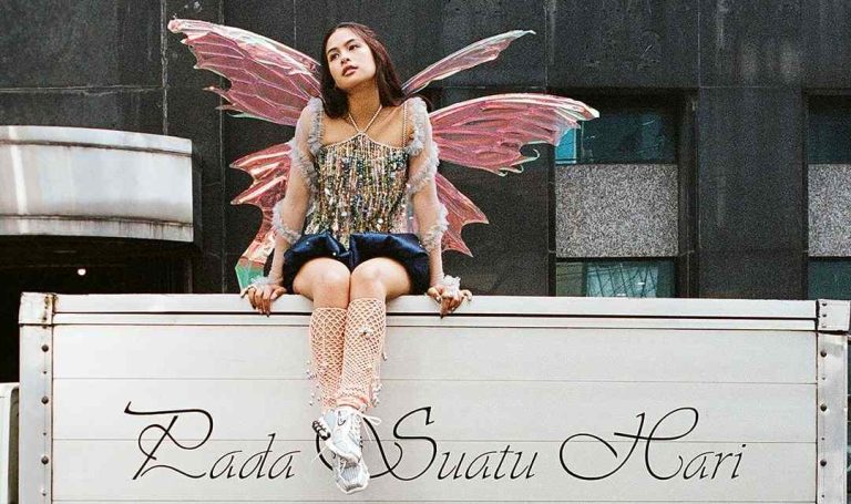 Maudy Ayunda merilis lagu 'Pada Suatu Hari'. Foto : Instagram/maudyayunda