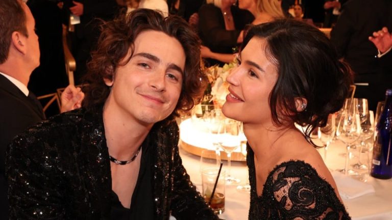 Pasangan selebriti, Kylie Jenner dan Timothee Chalamet. Foto: Dok. Getty Images via Vogue