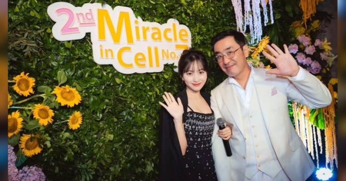 Kal So Won dan Ryu Seung Ryong dalam gala dinner ‘2nd Miracle in Cell No 7’ (Foto: Instagram/miracleincellno7)