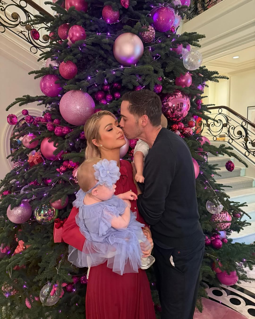 Dekorasi pohon Natal Paris Hilton (Foto: Instagram/parishilton)