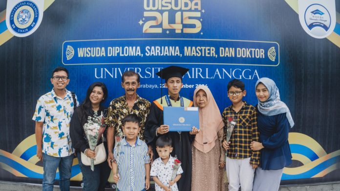 Alfian Andika Yudistira, Wisudawan S2 Tunanetra Pertama di UNAIR. (Foto: Dok. Pri)